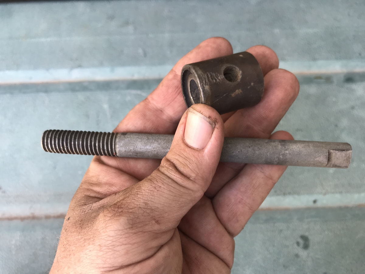 Unusual shaft and fitting.JPG