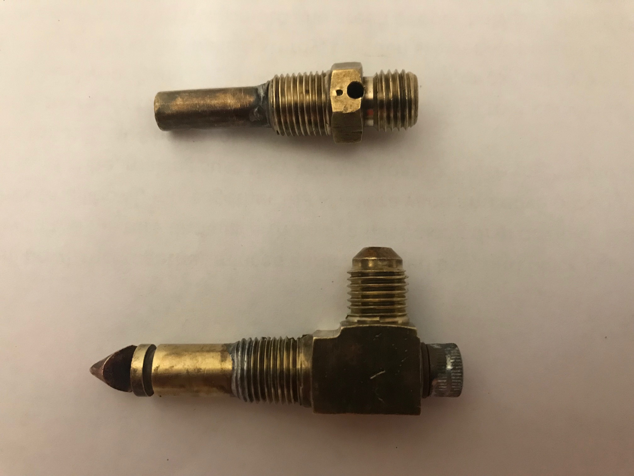 McGee nozzles from grey motor injection set.jpg