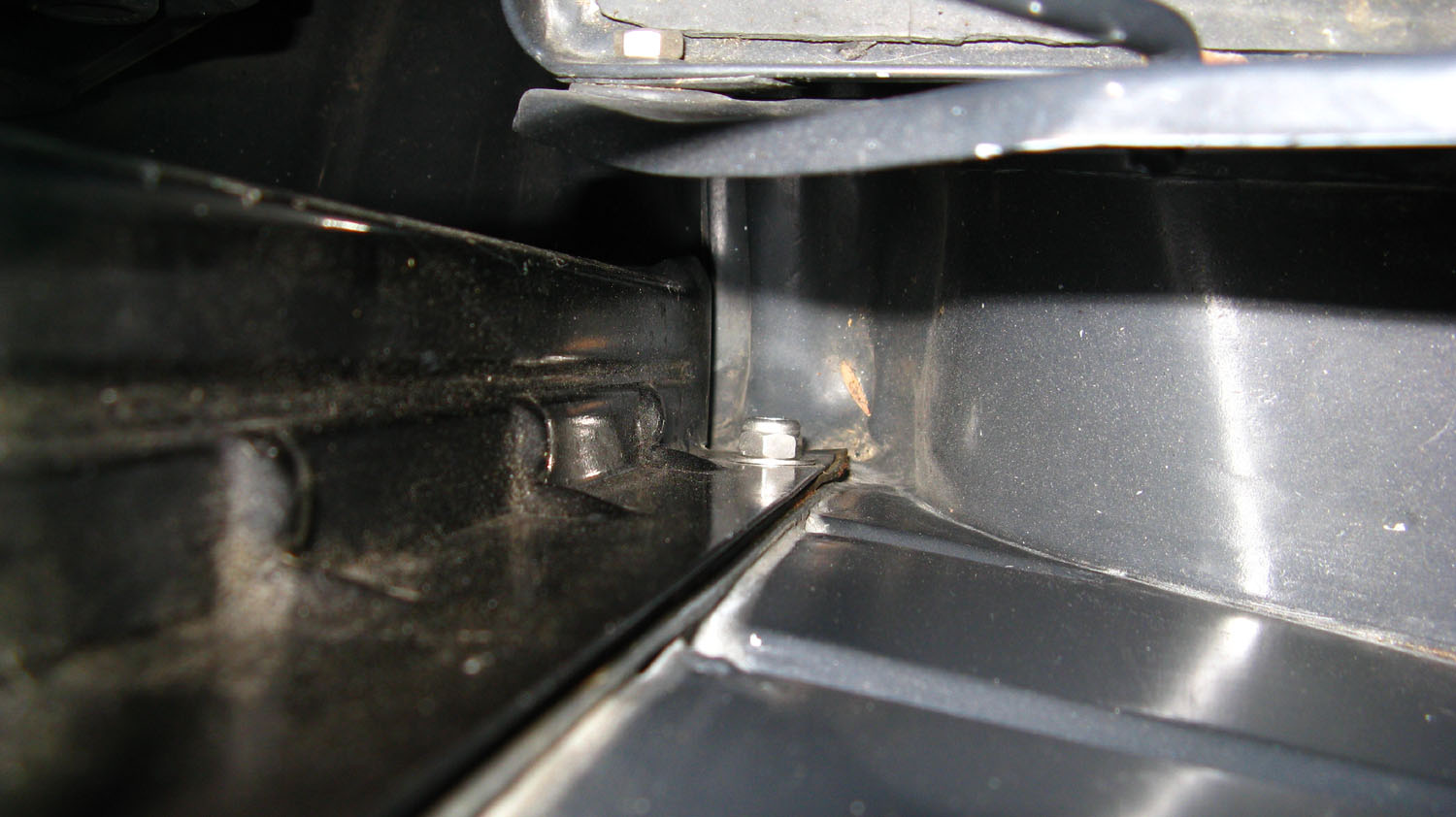 007 radiator lh sub frame clearance mail.jpg