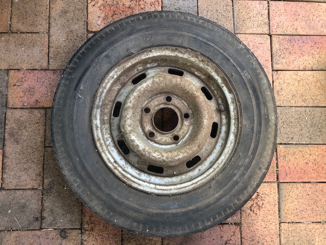 Unknown wheel front.jpg