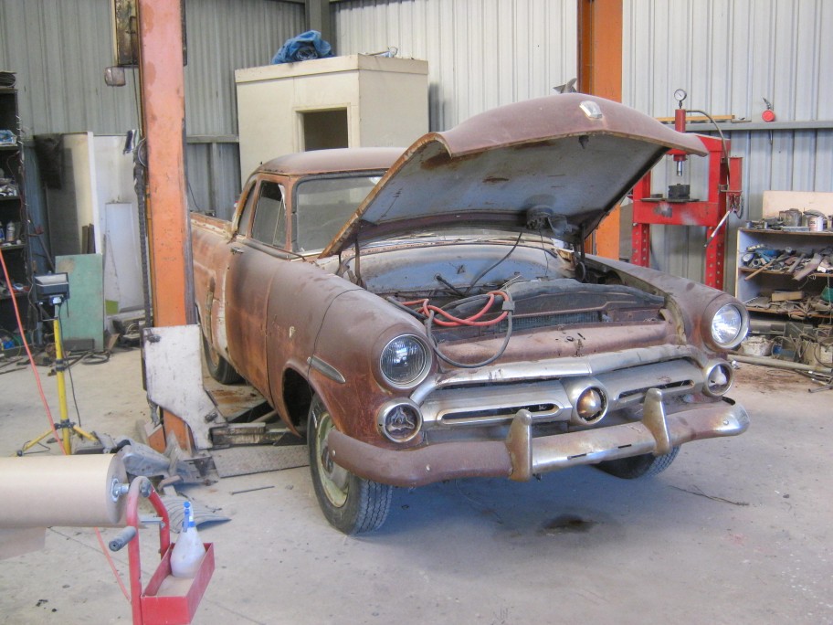 1952 mainline ute what a mess found in a paddock been there 30 odd years, when we moved it a lot of it stayed in the paddock!