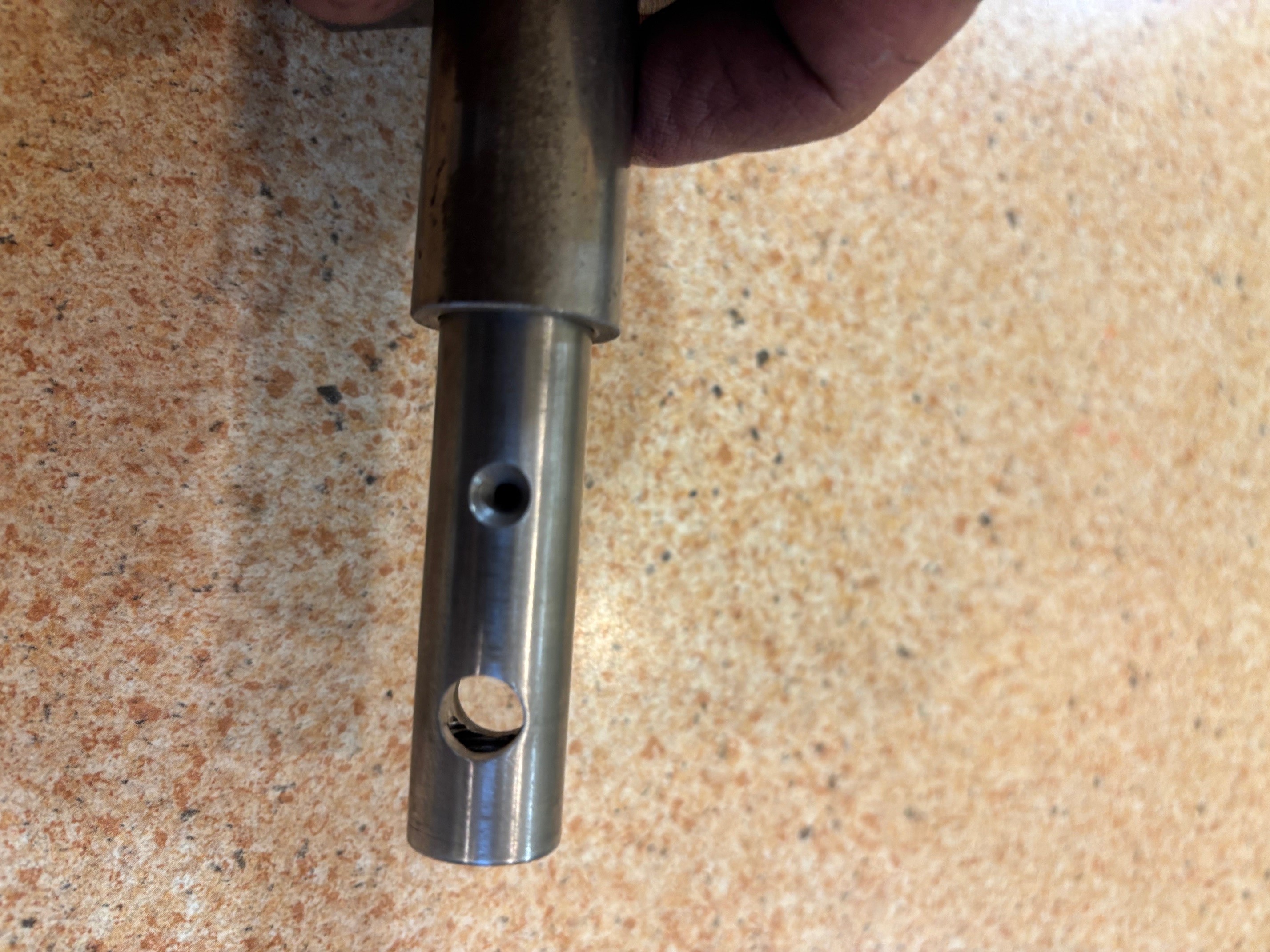 oil exit hole from shaft to rocker.jpg