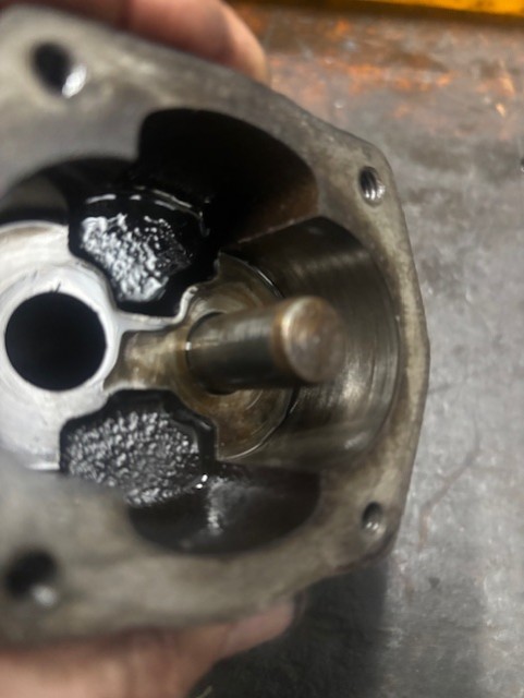 oil pump minimal scuffing on casing.jpg