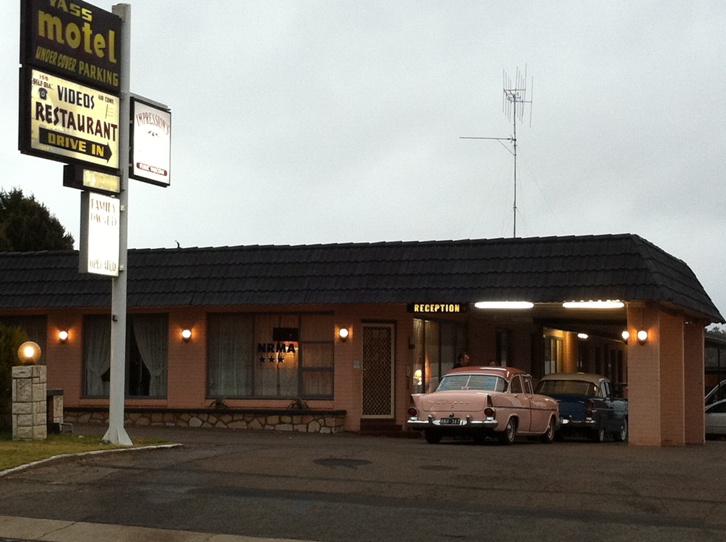 Undercover parking in Yass on the way! Yes- this will do, It was that cold they were saying snow could be a chance!