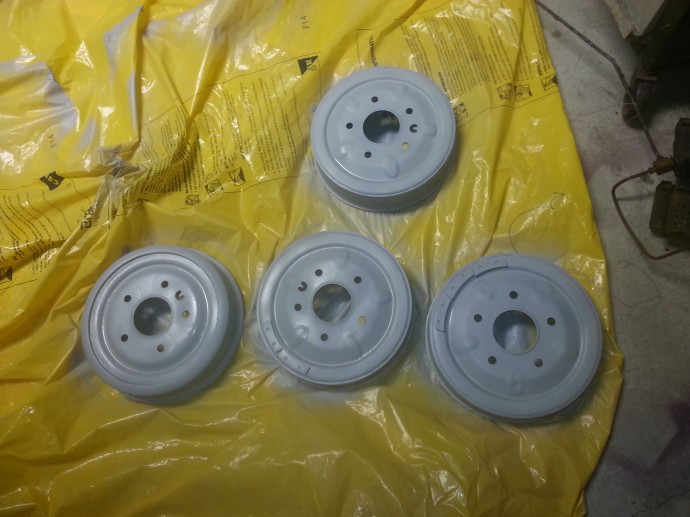 have noticed i have 1 different brake drum any idea ?<br />i made a rookie mistake and didn't mark them know not sure which is which regarding weights is the horse shoe shape cut outs for rear ?
